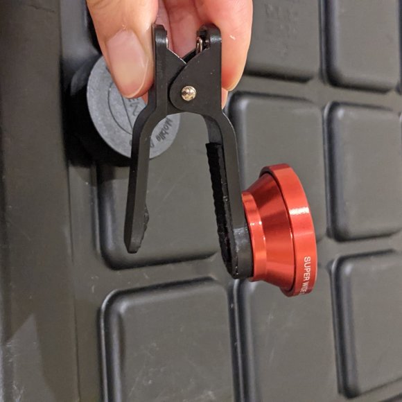 Clip On Super Wide Mobile Camera Lens - Picture 3 of 4